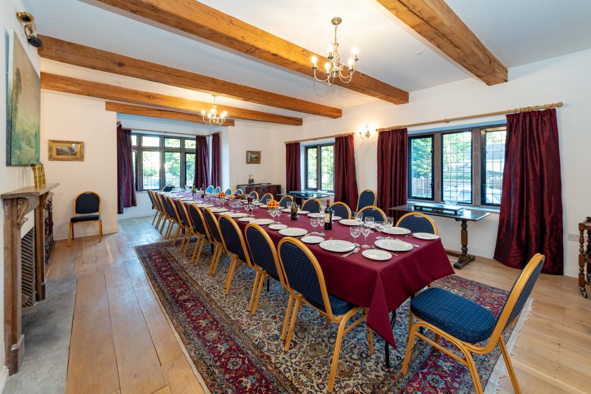 Sunny dining room - everybody dines together